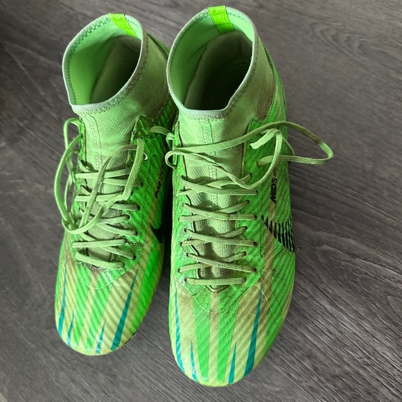 Soccer cleats - Picture 1 of 1